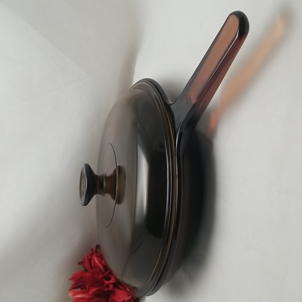 Large Corning Vision Non Stick Frying Pan With Pyrex Lid - Picture 8 of 16